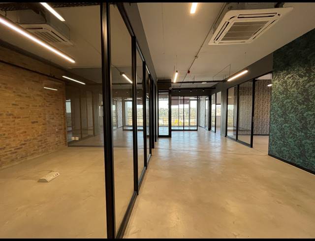 285M² OFFICE TO LET IN BRYANSTON
